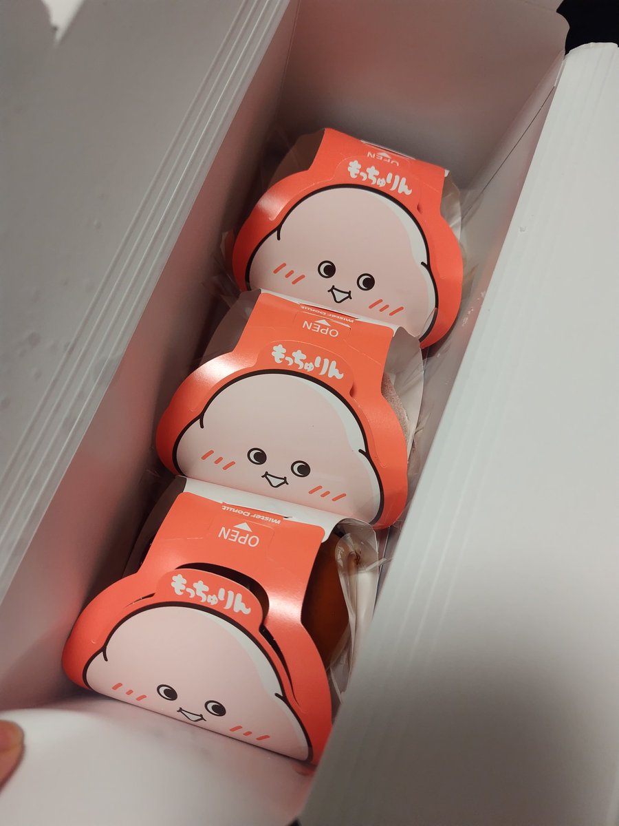 DumboSatsukiK's tweet photo. もっちゅりんみたいな我が子と
朝からミスドに行きもっちゅりん買って
夫に差し入れして
お昼ご飯はタージマハルでレディースセット
チーズナン、マンゴーラッシー、日替わりカレー、シーフードカレー
帰ってからもっちゅりん食べようと思ったけど
お腹いっぱいすぎる
15時のおやつにする🍩☕️ https://t.co/6UEJvEVUNu