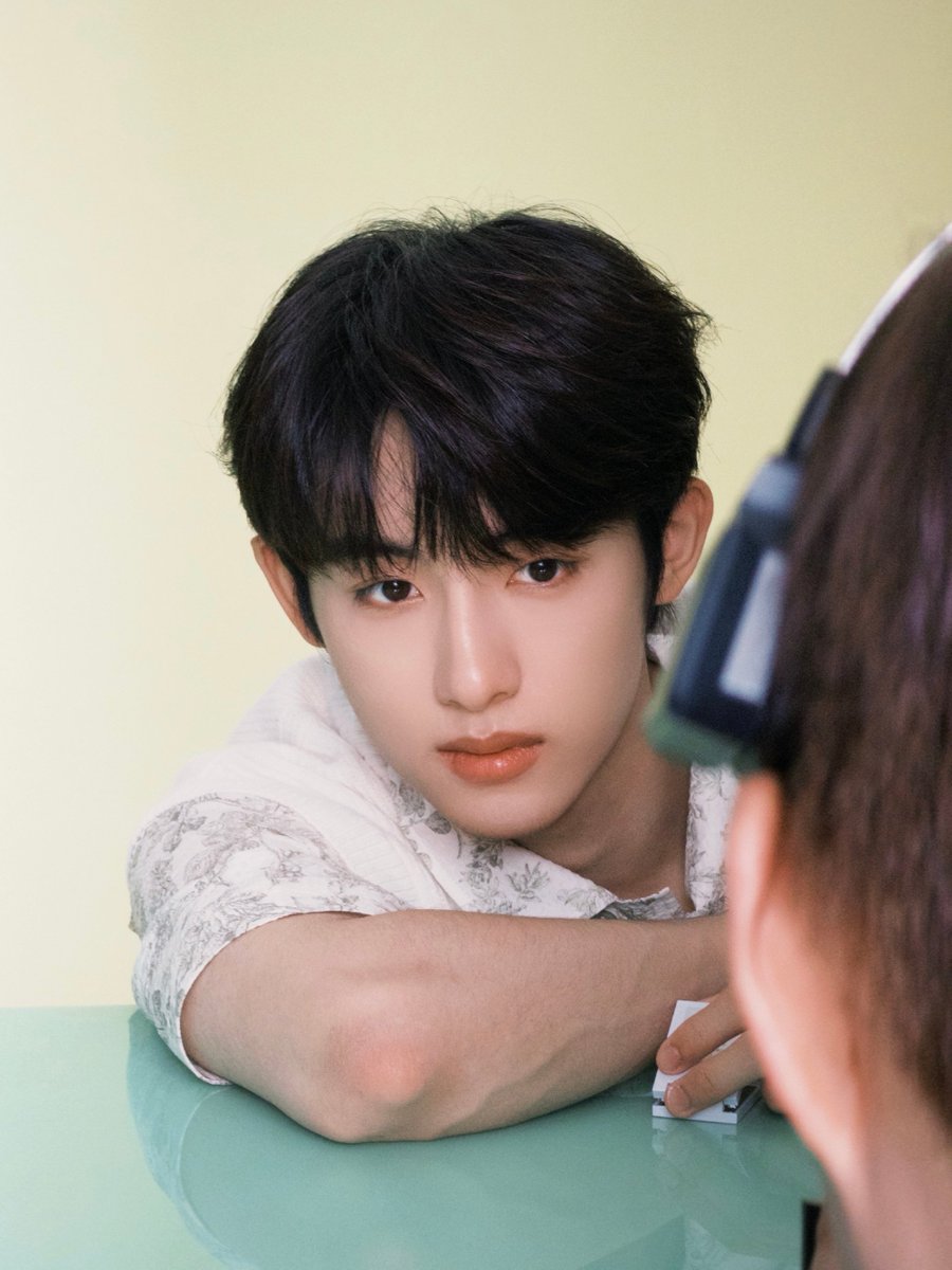 WayV_Airlines's tweet photo. WINWIN Studio Weibo Update

Floral shadows set the scene, serene and understated. Bathed in soft light, WINWIN becomes a landscape of his own in a moment of quiet ease.

🔗 https://t.co/Zle2kAk1ic

#WINWINxREDCHAMBER
#WINWIN #董思成 #DongSicheng https://t.co/gF5w5DhL5K