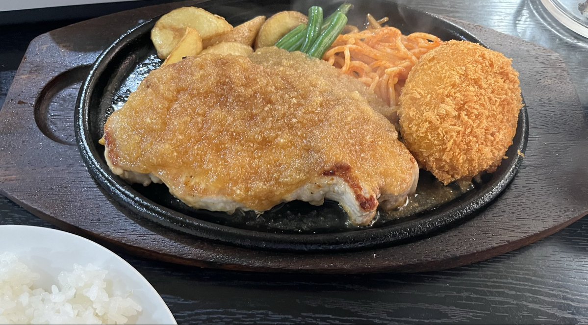 subspec3's tweet photo. 老舗のボークソテー🥩

#豚幸 https://t.co/23UlaLcEdd
