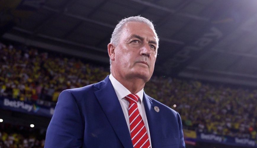 mendozza_98's tweet photo. SIMPLEMENTE VERGONZOSO LO DE ALFARO. Un equipo lleno de sus caprichos, D. Gómez no puede ser titular ni en Rayadito, jugador Frioooo. Cambio hombre por hombre? Cuando no llegas con pelota. Inexplicable planteamiento, vergonzoso. https://t.co/hZzLAx8uIX