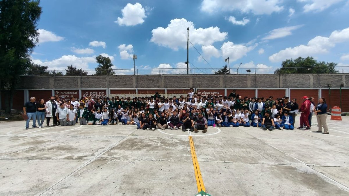 RENE_PAREDES's tweet photo. SEGUIMOS CONSTRUYENDO PAZ , BAJO INDICACIONES DE LA PSTA. @Claudiashein , y EN COORDINACIÒN CON @Alc_Iztapalapa , @GN_MEXICO_  e @imjuvemx 

@arturomedinap 
@Luis_diazdeleon 
@ALEIDAALAVEZ https://t.co/wcDc4HZNkt