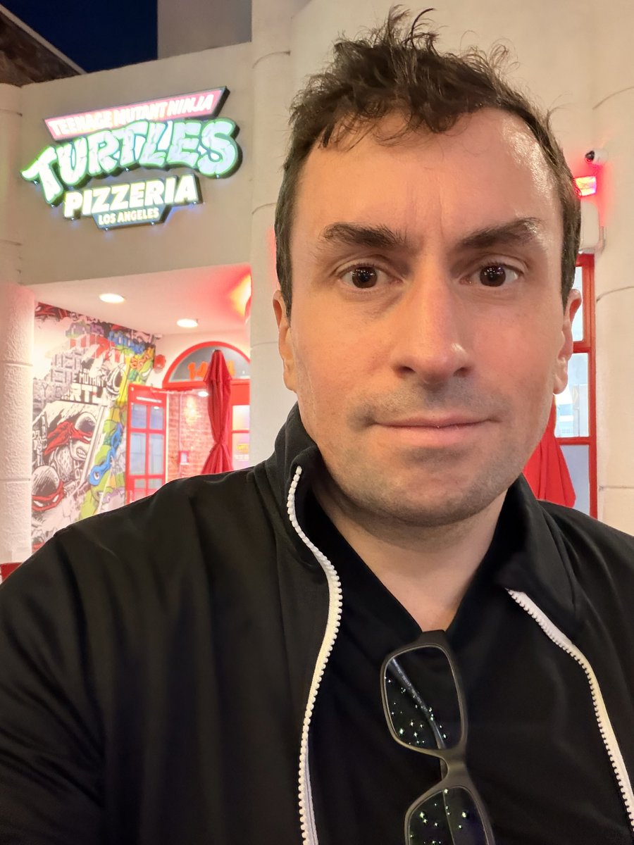 AwesomEmergency's tweet photo. "Pizza dudes got three seconds."  🍕 https://t.co/prk4w3B3Lx