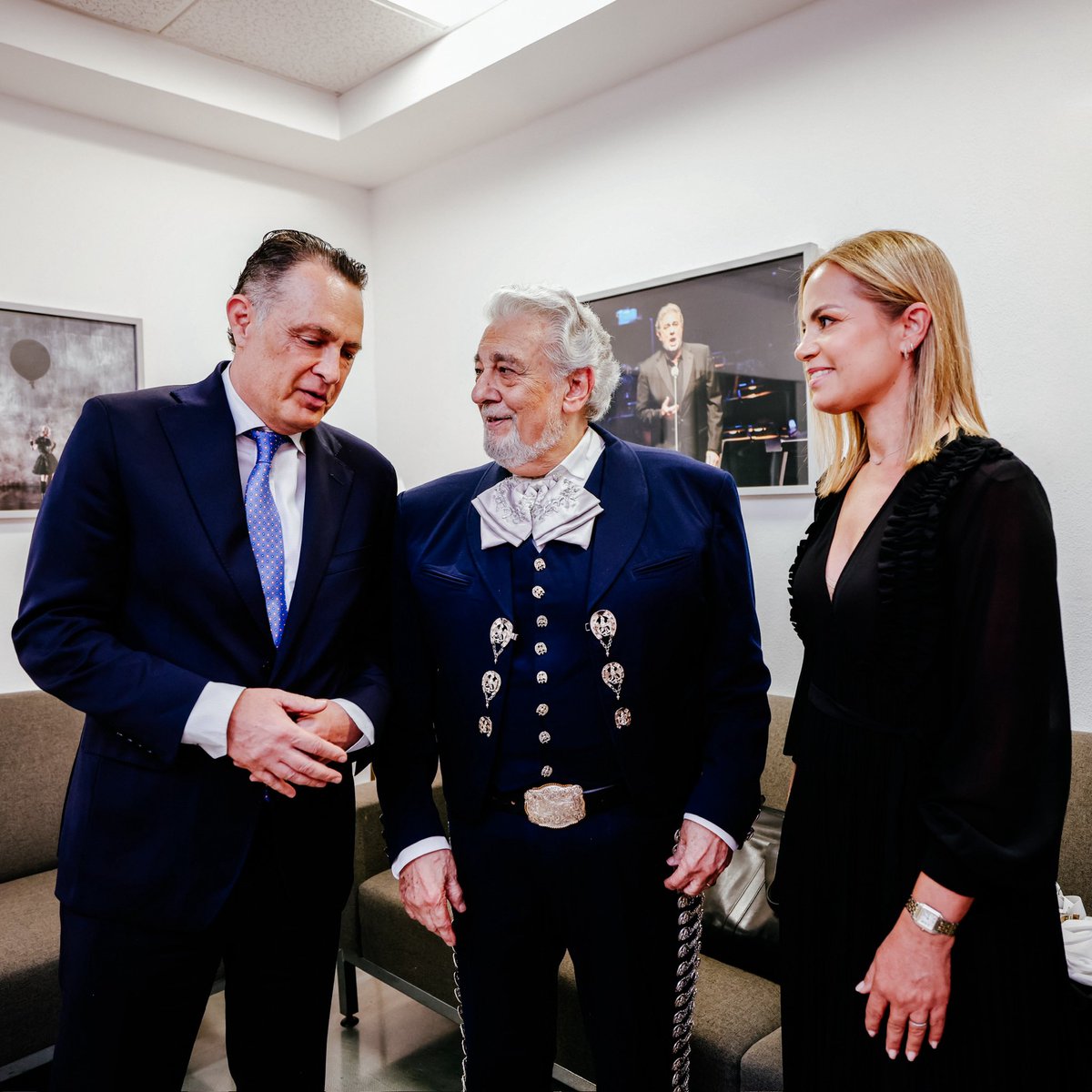 makugo's tweet photo. Hoy disfruté del maravilloso concierto “A tres voces: De España a México, la zarzuela que nos une”, encabezado por el gran tenor Plácido Domingo, orgullo de México y del mundo; agradezco la invitación a mi estimado Pablo Lemus, Gobernador de Jalisco. https://t.co/43Vy66cnhB