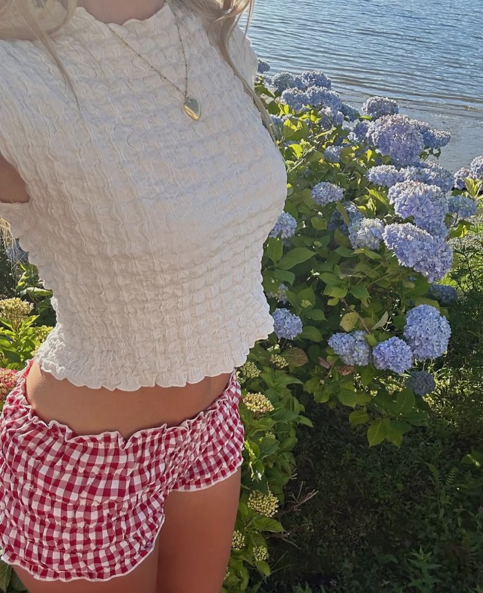IsabellaJ71066's tweet photo. Sunshine in gingham shorts by day, dim lights and red wine by night. The perfect transition to a summer evening. 🍒🥀✨#coquette #summerfit #outfitoftheday #aesthetic #sushidate #cottagecore https://t.co/xEDiPb24oY