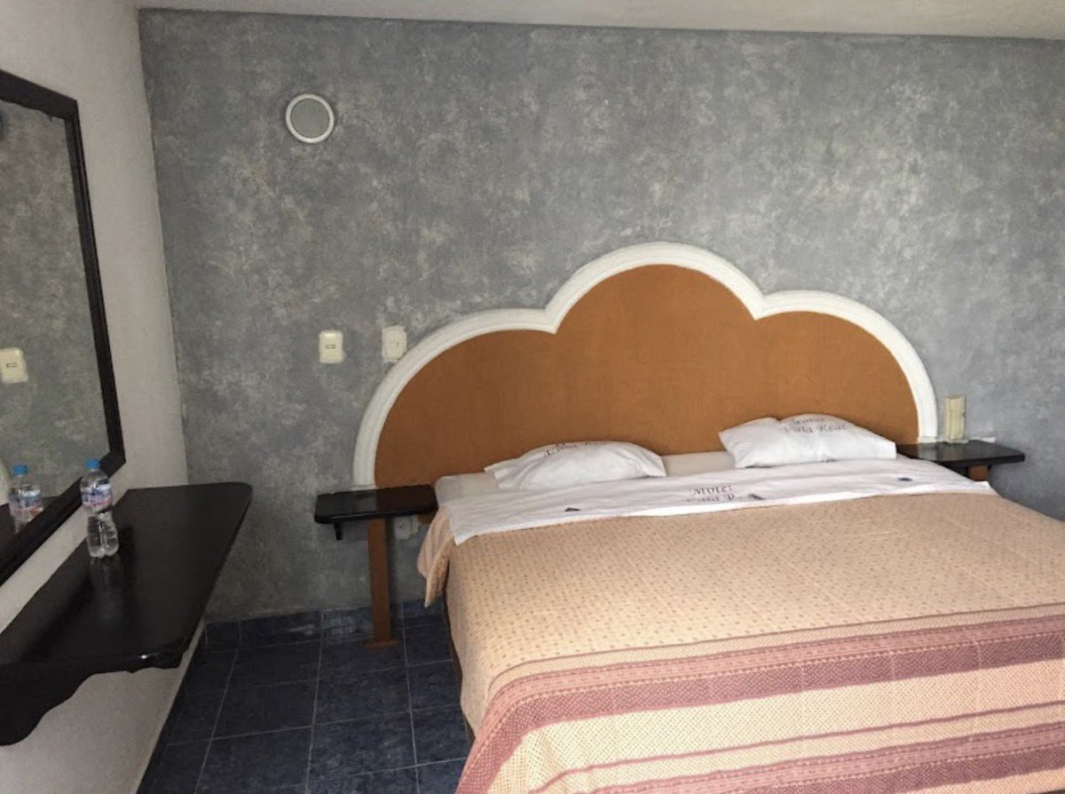 Becka473a's tweet photo. Llegando al
Motel Villarreal quien se anima 
Pachuca ahora https://t.co/NLDL6t5Kq7