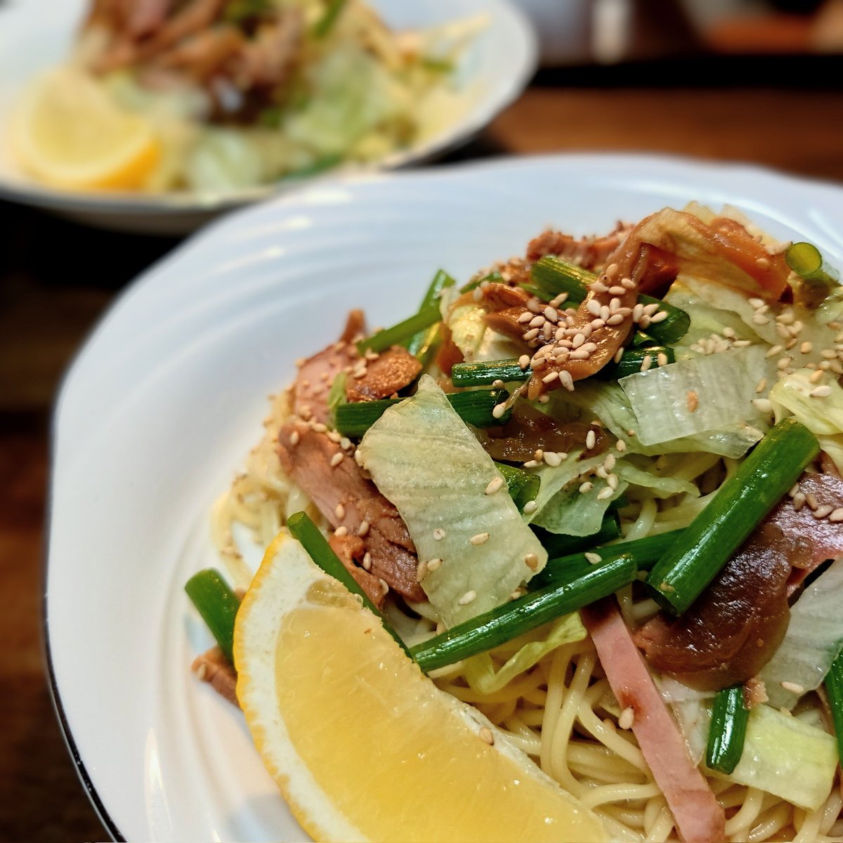 ASAP_TAKE's tweet photo. 昨日もつくったけど…
マルタイラーメンで冷やし中華
袋に書いてあるレシピの
「醤油」を「昆布つゆ」に変更
具材は
・レタス
・コンビニチャーシュー
・小ネギ
・メンマ
・搾菜
やっぱり美味しいです♬
#おうちごはん #料理 #料理記録 #料理好き #料理好きと繋がりたい https://t.co/Vr7lthITFP