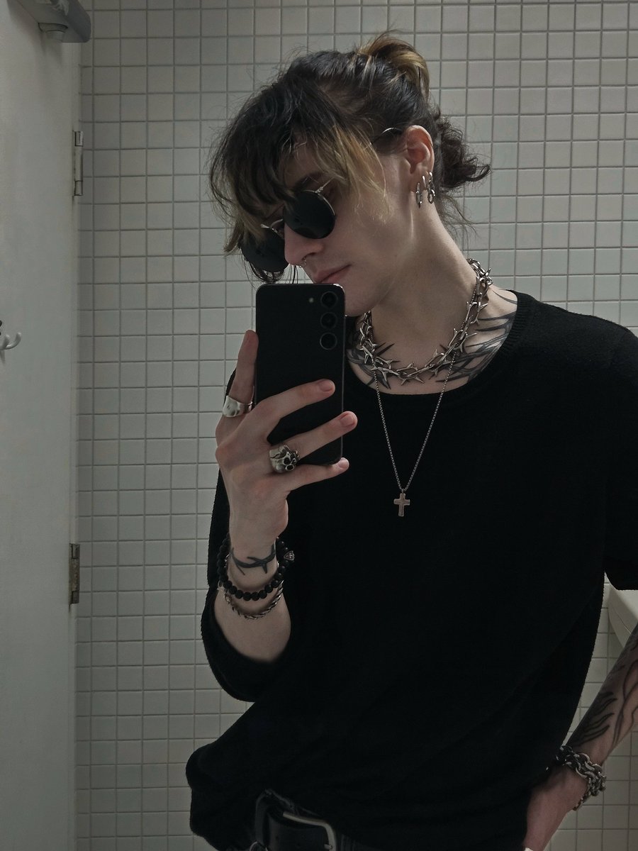 clubhearteyes's tweet photo. nonbinary angel https://t.co/65oGLGZqwV