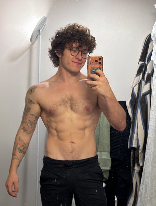 Anubace - Ready to leave the US for 2 months! https://t.co/HQnPVRCHbC