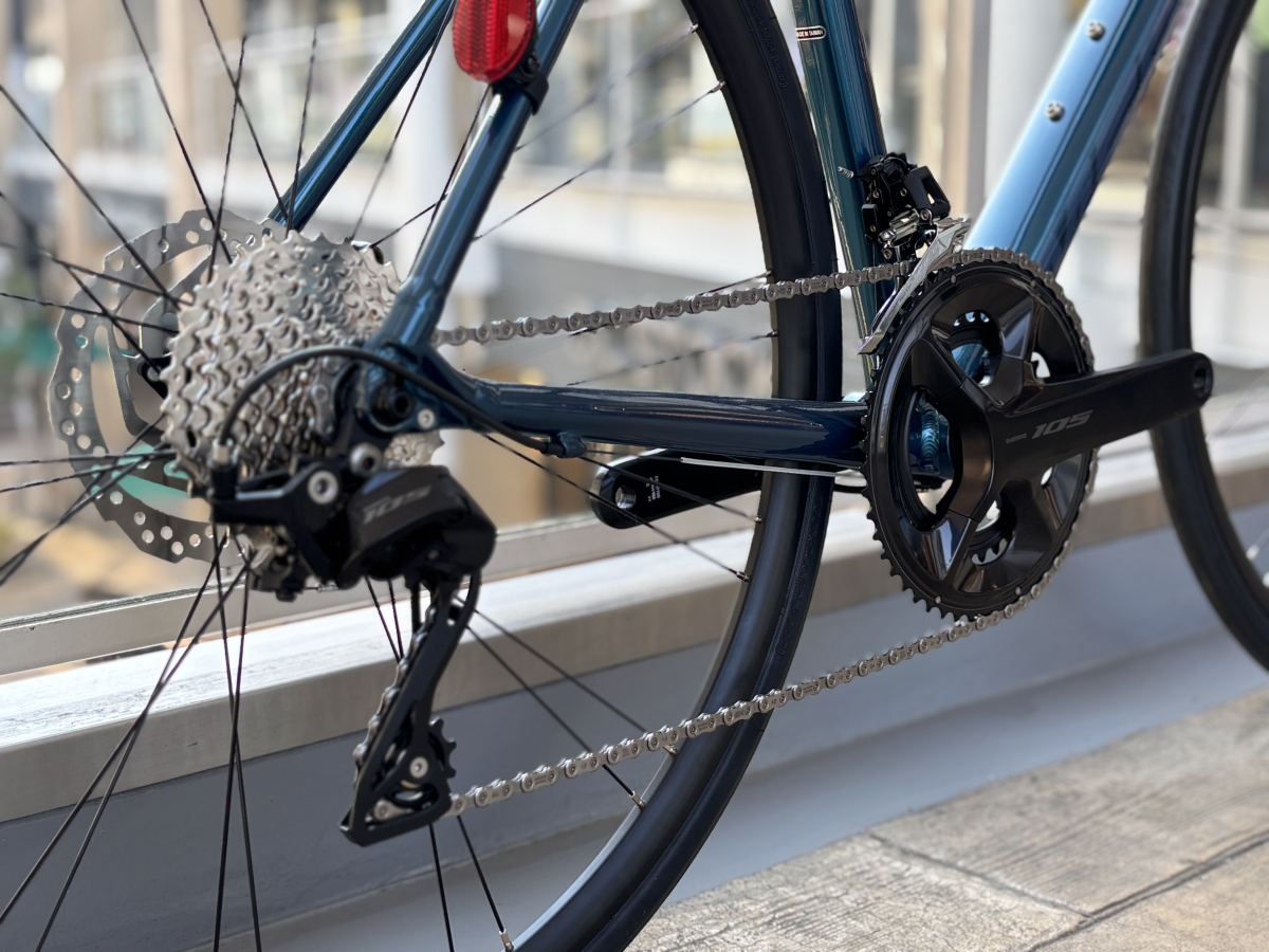 ysroad's tweet photo. 105 12s搭載でこの価格？
”MERIDA SCULTURA 400″
20万円強で手に入るレースバイク🏁

たびたび紹介していて価格帯の近い
"MERIDA SCULTURA ENDURANCE"
との主な違いは

▶️400：レース向け設計＋105 12s
▶️ENDURANCE：エンデュランス設計＋CUES 10s

詳しくはリプ欄リンクから！
👇
・
・
[PU26H1X]