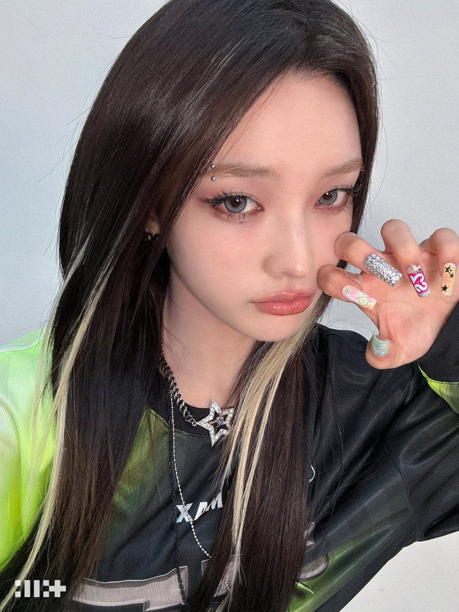 irohasbff's tweet photo. about to print this selfie a billion times and plaster it all over my walls https://t.co/mLdUJM6qAH