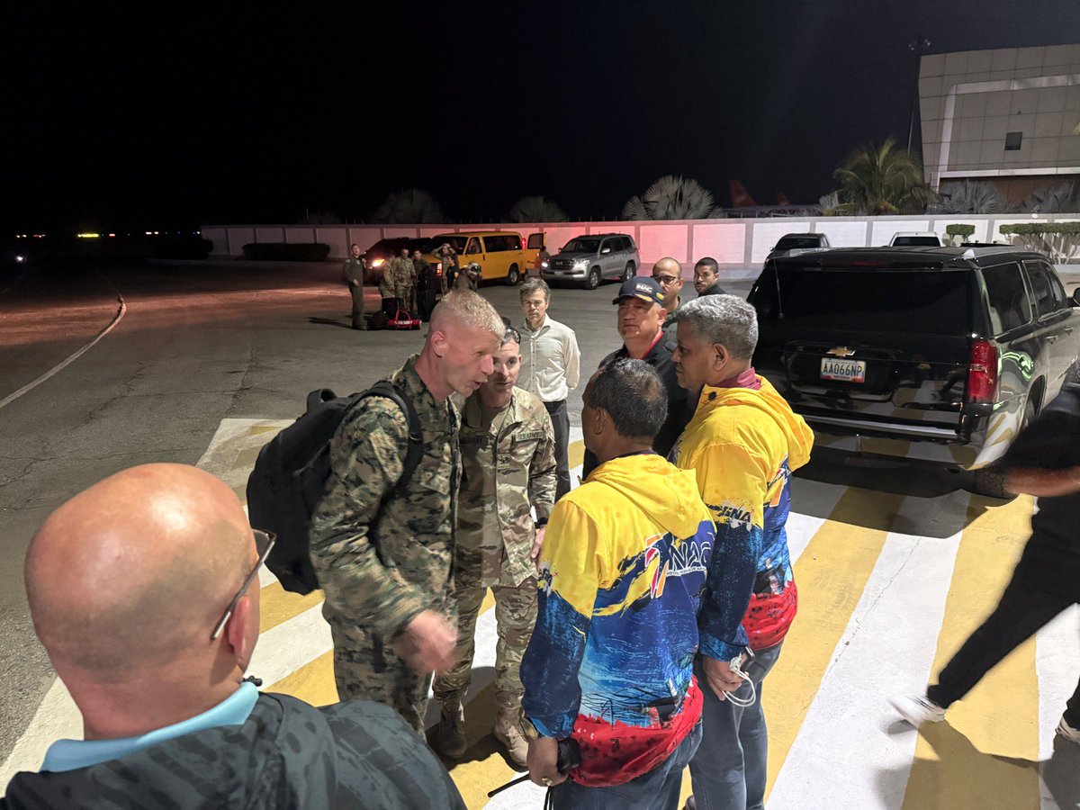 ReporteYa's tweet photo. #25Jun #Venezuela #Terremoto #EEUU 
@OrlvndoA: Llegada del mayor general Jarrard del Comando Sur a Venezuela para liderar y coordinar los esfuerzos de rescate y asistencia humanitaria. https://t.co/AGaXnbEIq4