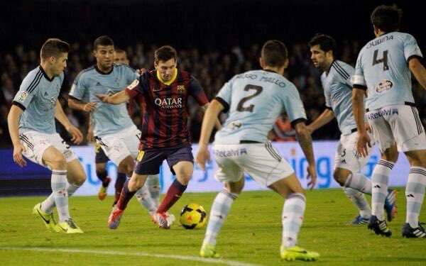 theadriannn's tweet photo. @SantiagOzuna__ Asqueroso fue ver cómo era el único que empujaba la pelota hacia ADELANTE y nuestros "9" ni para una pared aparecían. Para los que no vieron el partido era esto: https://t.co/GvBSzv9lv5