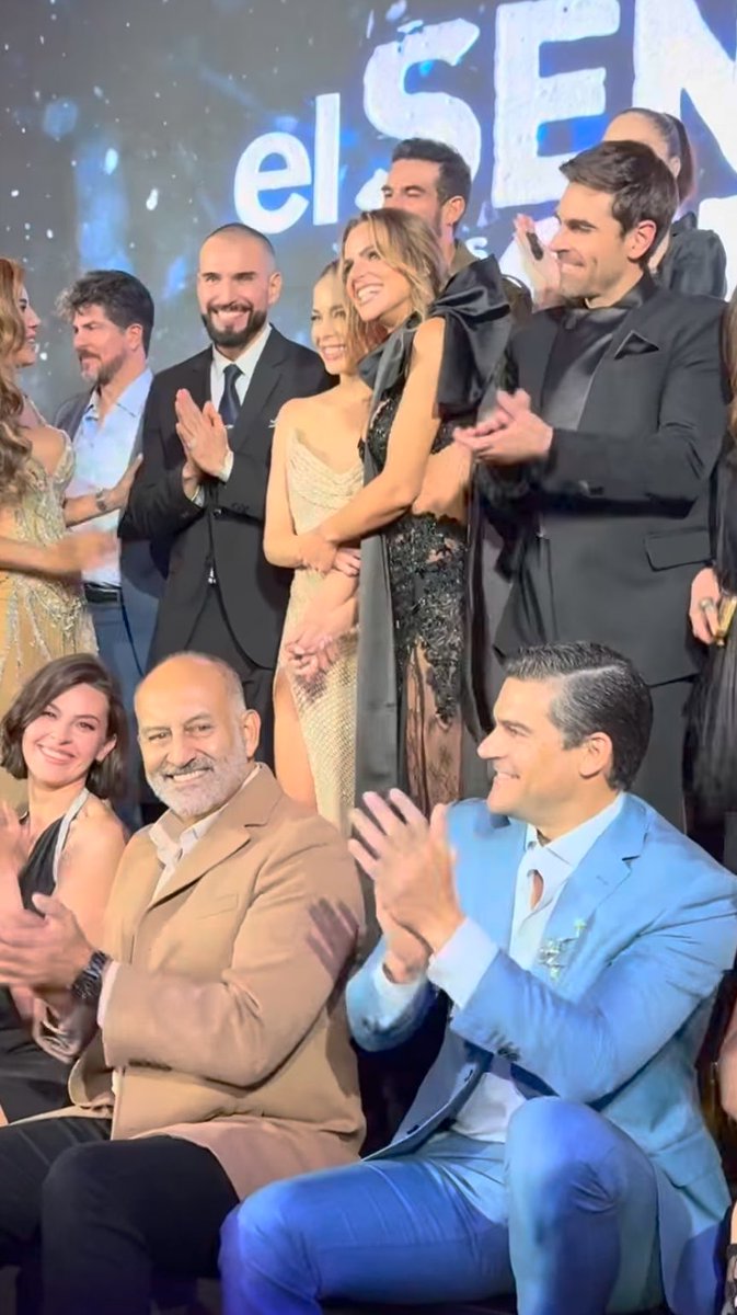 ferluadregil's tweet photo. As primis juntinhas no tapete vermelho de #ESDLCX https://t.co/YiGkox2Ts1