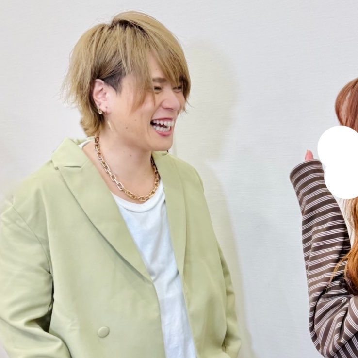 LitIce's tweet photo. あ〜またこの空間にいけるなんて幸せすぎる😭🧡🧡
目標ができたのでもうおやつ食べません🍭我慢する！！それまでに3キロ痩せる！！しっかり睡眠とる！！肌が今より良くなりますように、頑張る🙌🏻🙌🏻
@kazu22yasuda https://t.co/hMadbGBjMM