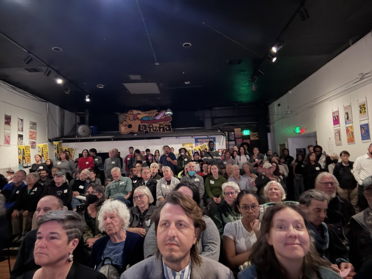 care4community1's tweet photo. Packed house at the #NoCoal town hall - keep Trump’s dirty coal out of the east bay!! https://t.co/Wj2RkUxyMa
