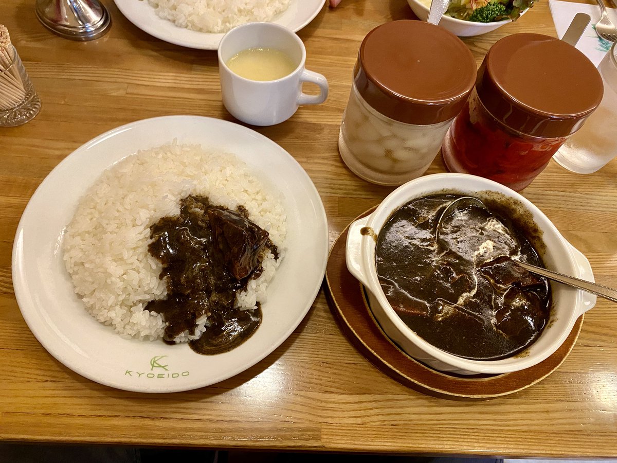 sixpence2046's tweet photo. せっかくなので三次元級に美味いスマトラカレーを食べた。タン。
神保町・共栄堂。 https://t.co/WVxQuS1Rd7