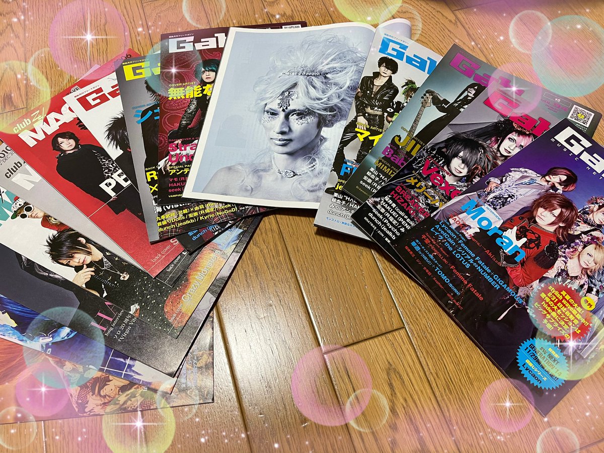 nami010's tweet photo. 遅めの時間になってしまったけど。
立ち飲みなら大丈夫との事で六本木へ移動してThree  Point Cafeへ🥂　
入るのにドキドキだったけどYURAサマもファンの方も優しくて楽しかったー♪
写真撮れなかったけどサマカクテル、アップルパイとても美味しかった🍎
掃除してたら出てきた昔のフリーペーパー♪ https://t.co/OV0ImTcZ2o