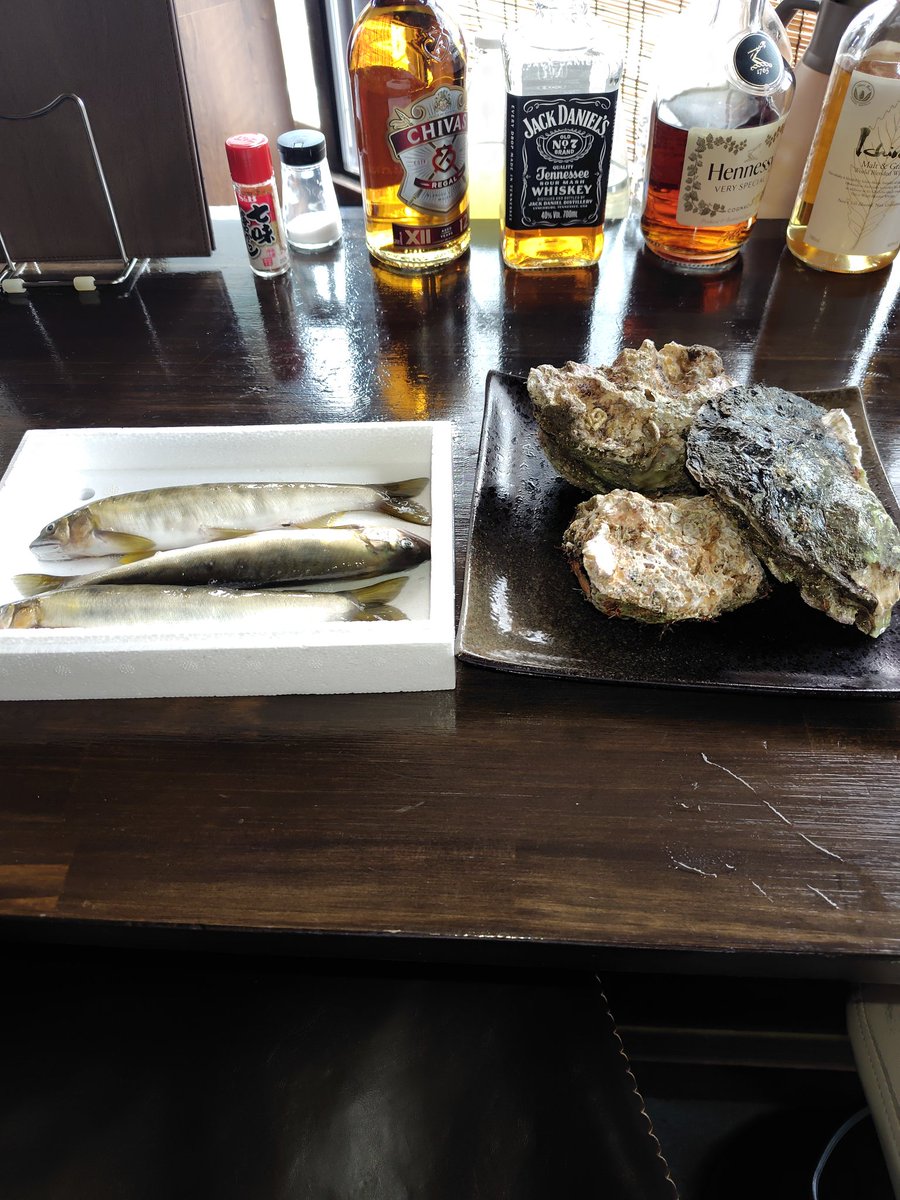 asamade0318's tweet photo. 6/26  夜の部のおすすめは岩牡蠣、生鰹、南鮪中トロ、たこブツです！また少量ですが鮎の塩焼きもございます！岩牡蠣は大きく食べ応えがあります！夜の部もよろしくお願い致します。
#水戸グルメ
#水戸居酒屋
#子連れok
#喫煙可能店
#水戸ランチ
#お刺身
#天ぷら
#お通しなし https://t.co/8pUr9h5EFw
