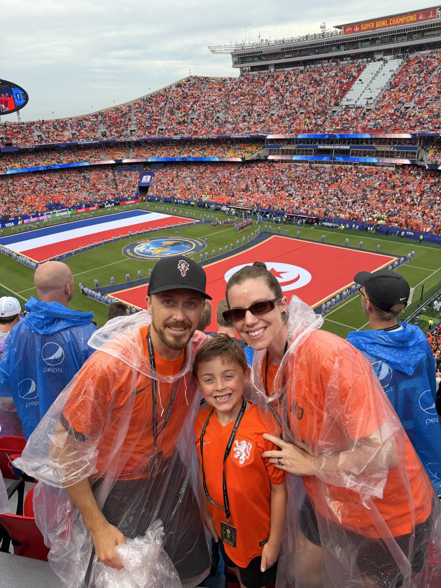 DallasJames's tweet photo. World Cup in Kansas City! 🇳🇱 vs 🇹🇳 #Oranje 🟠 https://t.co/sFHi8diASF