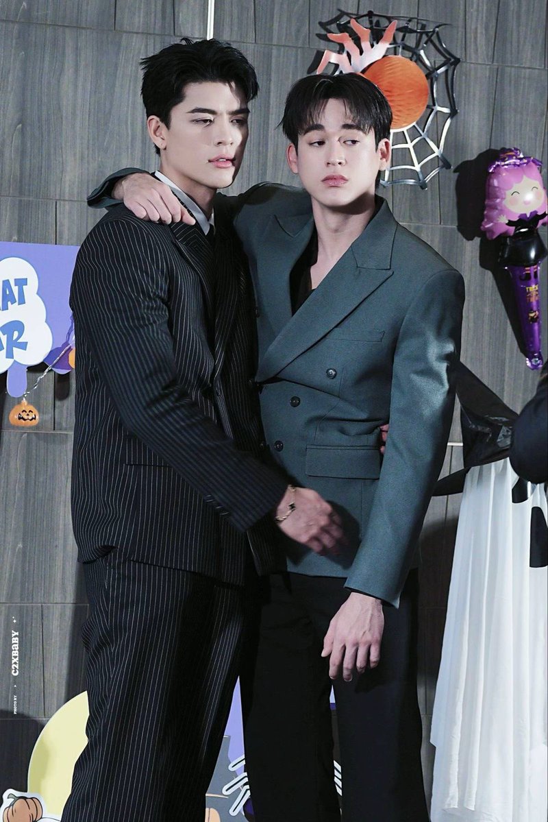 Getoffme_JG's tweet photo. His hand is always there https://t.co/HoLh8oSkCV