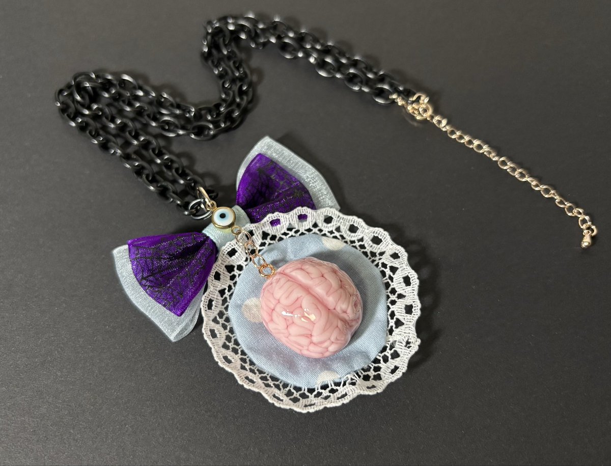 ZombieRIP_666's tweet photo. 脳みそリボンネックレス ¥3,900
レースやリボンで飾られた脳みその可愛いネックレスです。
https://t.co/qKF0lf9O1k
#脳みそ #ハンドメイド #ネックレス 
#zombierip #ぞんりぷ https://t.co/BM9pPWouwE