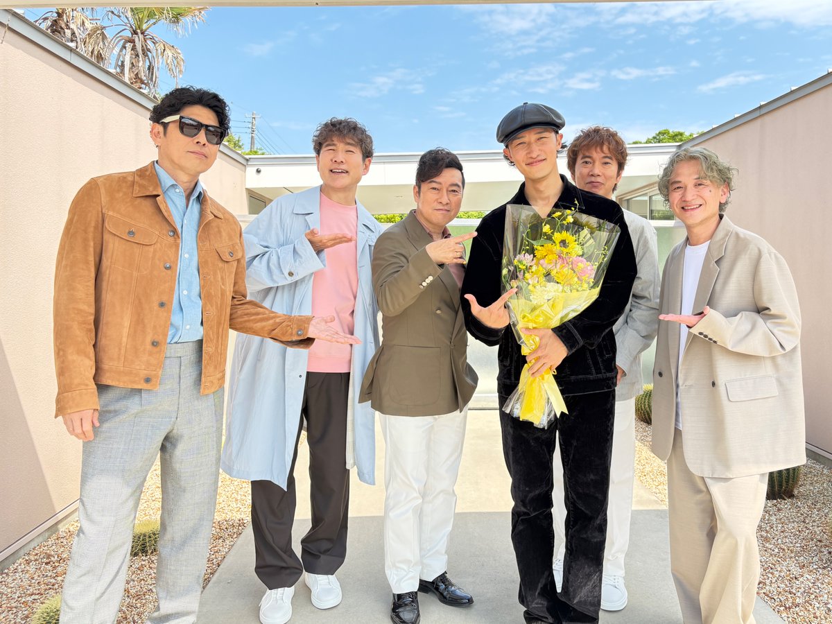 the_gospellers's tweet photo. 「#UNItVERSE」MVの再生回数が10万回を突破🔥
たくさんのご視聴＆高評価＆ハイプをありがとうございます！

MV撮影時、5/17にお誕生日を迎えられた #岩本照 さんのお誕生日をお祝いさせていただきました💐

「UNItVERSE」MV 公開中🪐
▶️https://t.co/GF2sro1tIn 

#SnowMan 
#ゴスペラーズ #UNIVER5OUL https://t.co/qyqXsjKvZ2