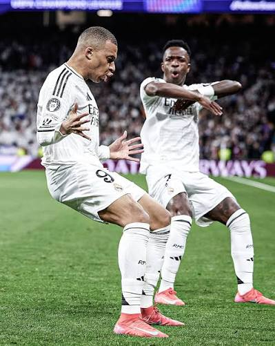 new_analyst99's tweet photo. 🚨 WHAT IF Prancis kalah lawan Norway 🚨

Mbappe mungkin aja ketemu Brazil di round 16

Di skenario ini, Mbappe bisa ketemu Brazil nya Ancelotti di Round of 16. 

Bayangin: Mbappe vs Vini (Neymar kalo fit), dua tim raksasa ketemu lebih cepet dari yang dibayangin 🔥

Jadi hasil laga ini literally bisa nentuin: Mbappe ketemu Brazil sekarang, atau ketemu nanti di final aja 😭

Akankah Final kepagian akan terjadi? Gimana menurut lo?