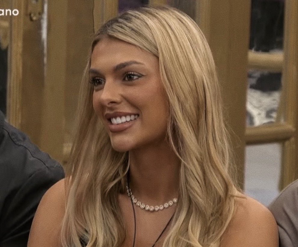 cinzianation's tweet photo. Campanita eliminó a Zunino 

Y campanita es tan buena que va a dejar que NENU AL 9009 se reencuentre con su novio 

#GranHermano https://t.co/zvtajt6T1C