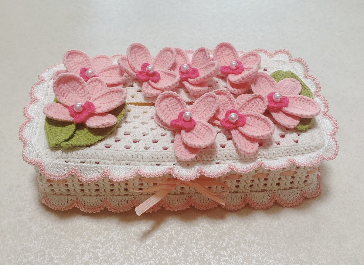 sinamon1318's tweet photo. 母が作った胡蝶蘭のティッシュカバーです😊
 #ハンドメイド  #かぎ針編み  #編み物好きさんと繋がりたい https://t.co/zG9Hp3VFld