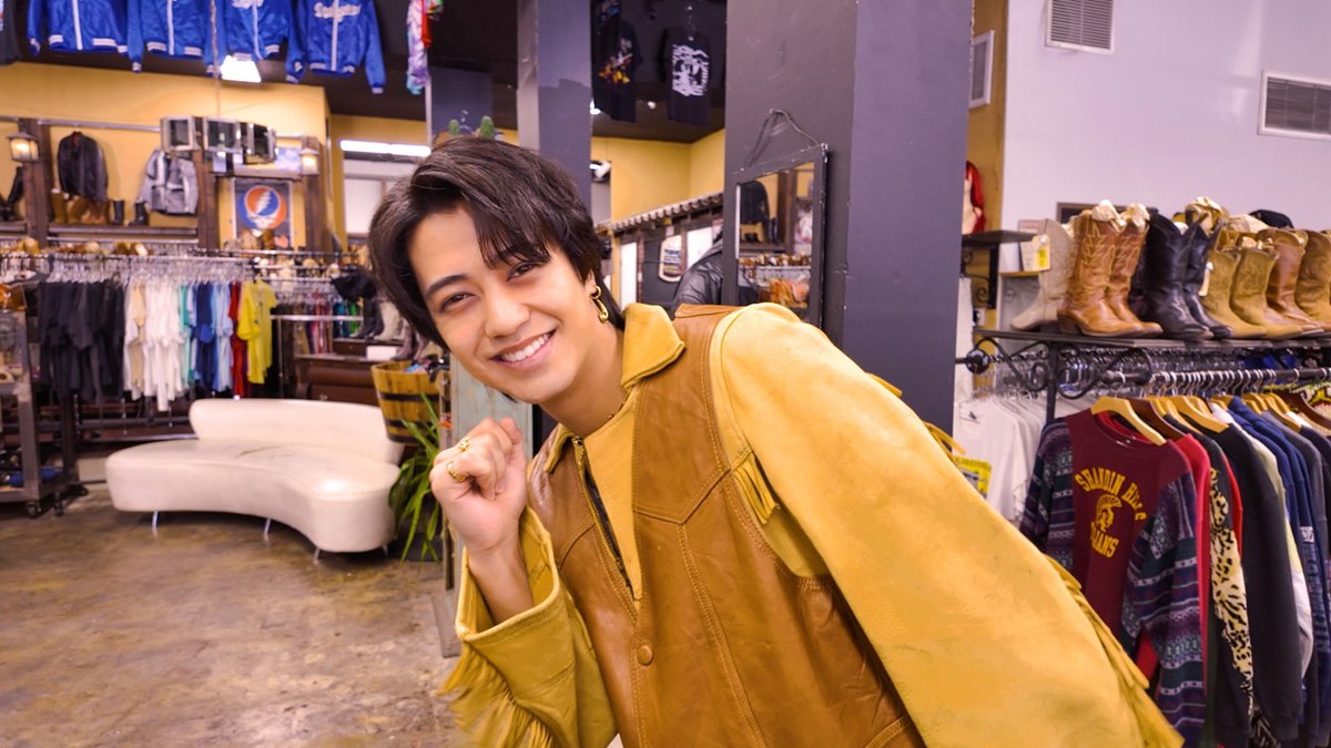 edgelinetokyo's tweet photo. 「King &amp; Princeがまちあわせ in LA」スタッフ語るエピソード2その後？ピースの指人形 https://t.co/kopzl5TF0L

エピソード3のMissionも公開で永瀬廉は「どこだよー、これー！」
（c）2026 UNIVERSAL MUSIC LLC
#ディズニープラスでキンプリとまちあわせ https://t.co/pht9J5WIYT