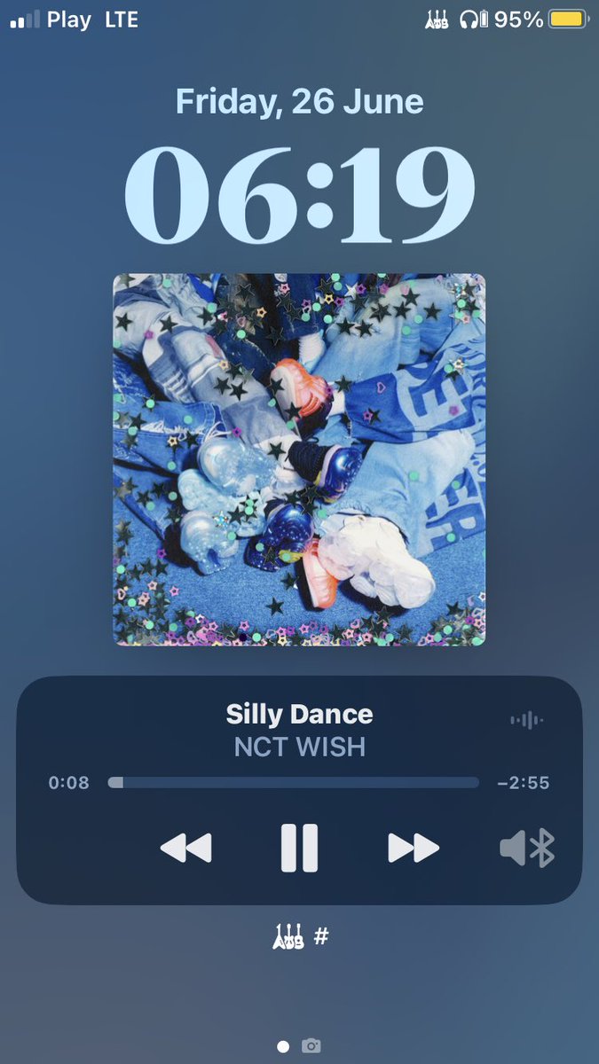 hae7le's tweet photo. what i listen to not to kill myself https://t.co/WI5LMVyS1Y