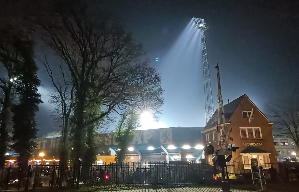PuckJansen1954's tweet photo. #floodlightfriday #devijverberg #degraafschap https://t.co/bCYkRtRbP8