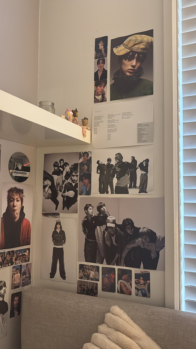 erinxcore's tweet photo. my photo wallll☝️ https://t.co/0gmyxINaBa
