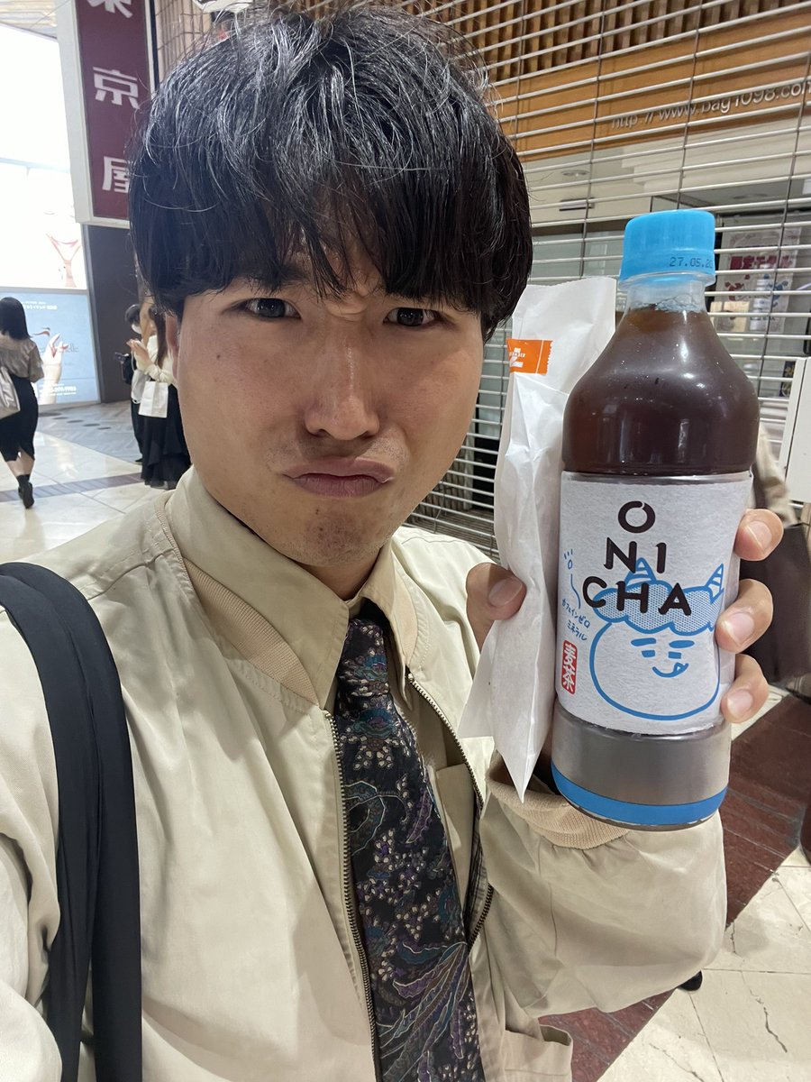 0712RUI's tweet photo. 鬼茶初体験❗️普通の麦茶❗️
天然ミネラル麦茶買います！
すみません🙇 https://t.co/07ORsQjKju