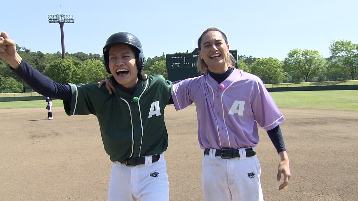 asahi_tv's tweet photo. 👈🏻『#あっちこっちAぇǃ』👉🏻
⏰きょう深夜0時30分

㊗️デビュー2周年！㊗️

岩手県でご褒美企画🎉
野球大好きビバメロ小島の願いを叶える💜😇

打って走って得点ゲット！
タイムリーヒットチャレンジ⚾

番組からメンバーにサプライズも🎁⁉️

#正門良規 #末澤誠也 #小島健 #佐野晶哉 #Aぇǃgroup https://t.co/PYJMKr4WY3