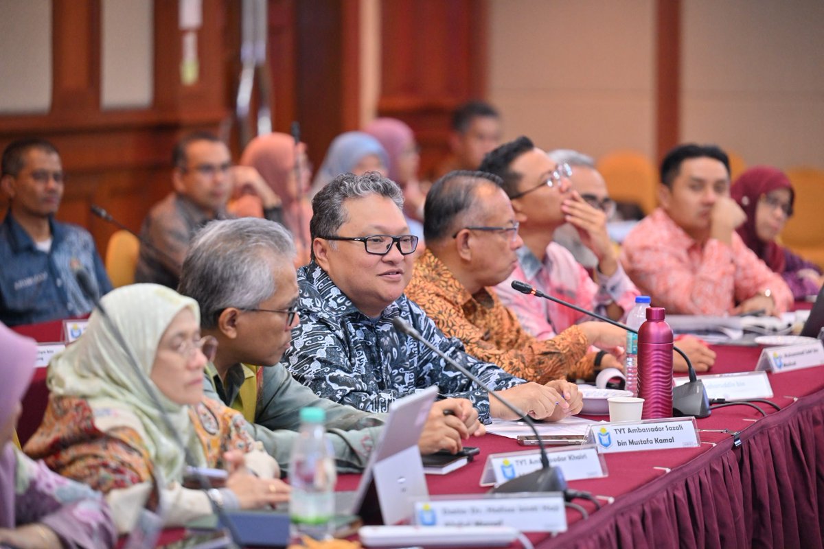 A1AAdams's tweet photo. What I told 50 senior Malaysian public servants about Good to Great Public Service.

We started with the burning question: why does it matter? 

Because Malaysia cannot reach high-income nation status on infrastructure alone. RMK13 and MADANI are explicit — the next frontier is the quality of governance and public service delivery. 

Then I showed them what great public service actually looks like. 

Four countries with four familiar problems and the four decisions that changed everything.

South Korea stopped asking senior officers to sign off on decisions junior officers could make better. Singapore decided citizen data belonged to the citizen, not the department that collected it. 

Barcelona put real-time performance data in front of the officers who could act on it — and peer accountability did the rest. Hong Kong gave seven million people one number, no wrong door, no wrong department.

From those four stories we drew out five leadership behaviours — the ones that made those transformations stick and that no amount of policy reform can substitute for. We called it TRUST.

Then we turned the mirror on themselves — a live digital assessment that revealed each participant's dominant leadership behaviour and their growth edge. 

We wrapped with a workshop. Not "what should Malaysia do." But "what will you do — in your ministry, on Monday."

Grateful to National Institute of Public Administration (INTAN) Malaysia for the honour of placing me in front of this calibre of audience — 6 Ambassadors, 44 Senior Directors — on the cusp of the nation's highest leadership positions. 

If even 30% of what we discussed walks back into their agencies, Malaysia's journey to Top 12 in global competitiveness just got a little shorter.

The session feedback said they wanted more time. I'll take that. 

#PublicService #Leadership #TRUST #Malaysia #MADANI #RMK13 #INTAN  #GoodToGreat