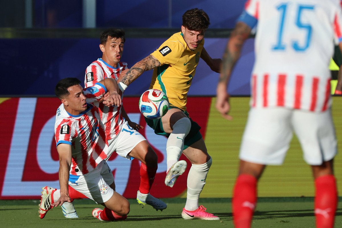 Fefo_Sanchez's tweet photo. #CopaDelMundo | Hicieron cuentas. #Australia y #Paraguay igualaron 0-0 (5º en el mundial) en un partido discreto. Ambos terminaron con 4 puntos: los oceánicos finalizaron 2º y aseguraron su lugar en 16º; los de Alfaro esperan con optimismo para ser uno de los mejores 3º. https://t.co/N7SJMP2taG
