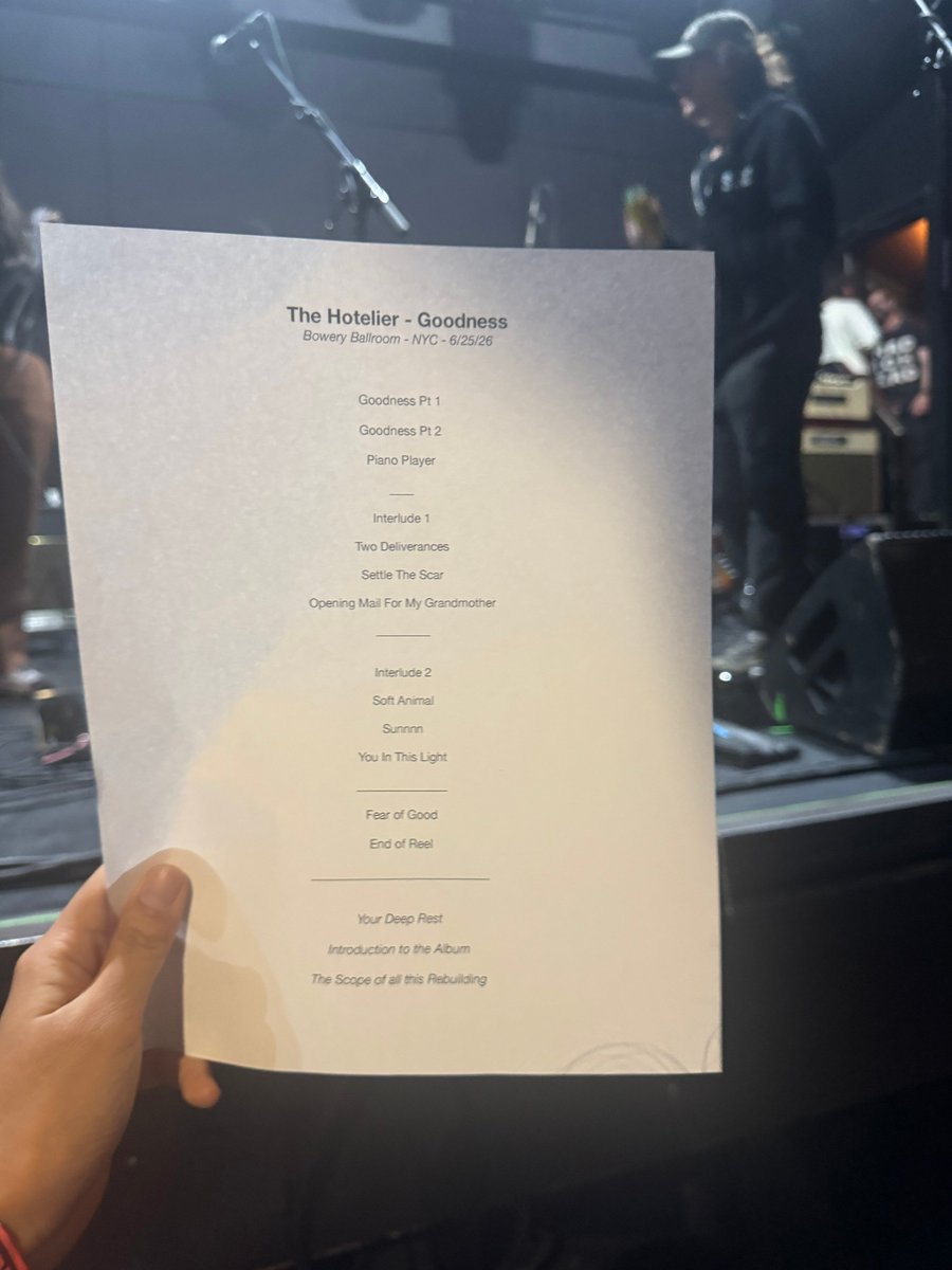 noremi_wav's tweet photo. hotelier setlist from tonight: goodness + some hlnpit + dendron at the end :") https://t.co/CR5gZUH1T5