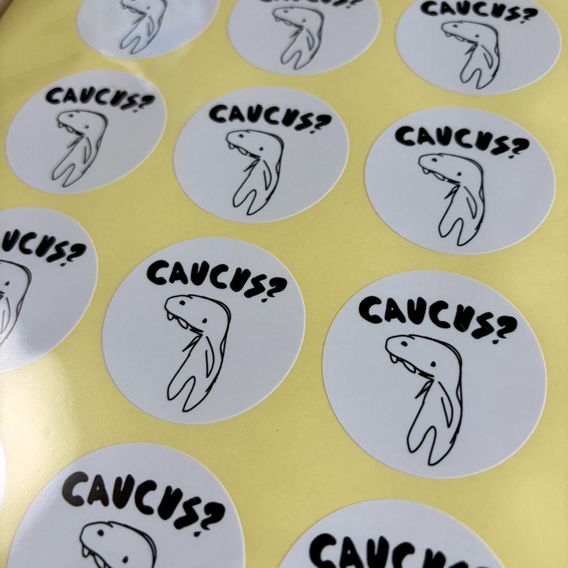 CAUCUS_Tweets's tweet photo. 6/28ご来場の皆さまに、CAUCUSまがりくんステッカーを配布します！もらってね！

この日には少女スキップ・Cattleの新曲を含む3バンドスプリットCD-Rを500円で販売！ゲットしてね！

ベースのカドモトのラストライヴとなります！見に来てね！

https://t.co/iFCCvG7g2u https://t.co/h8k451ZqRf