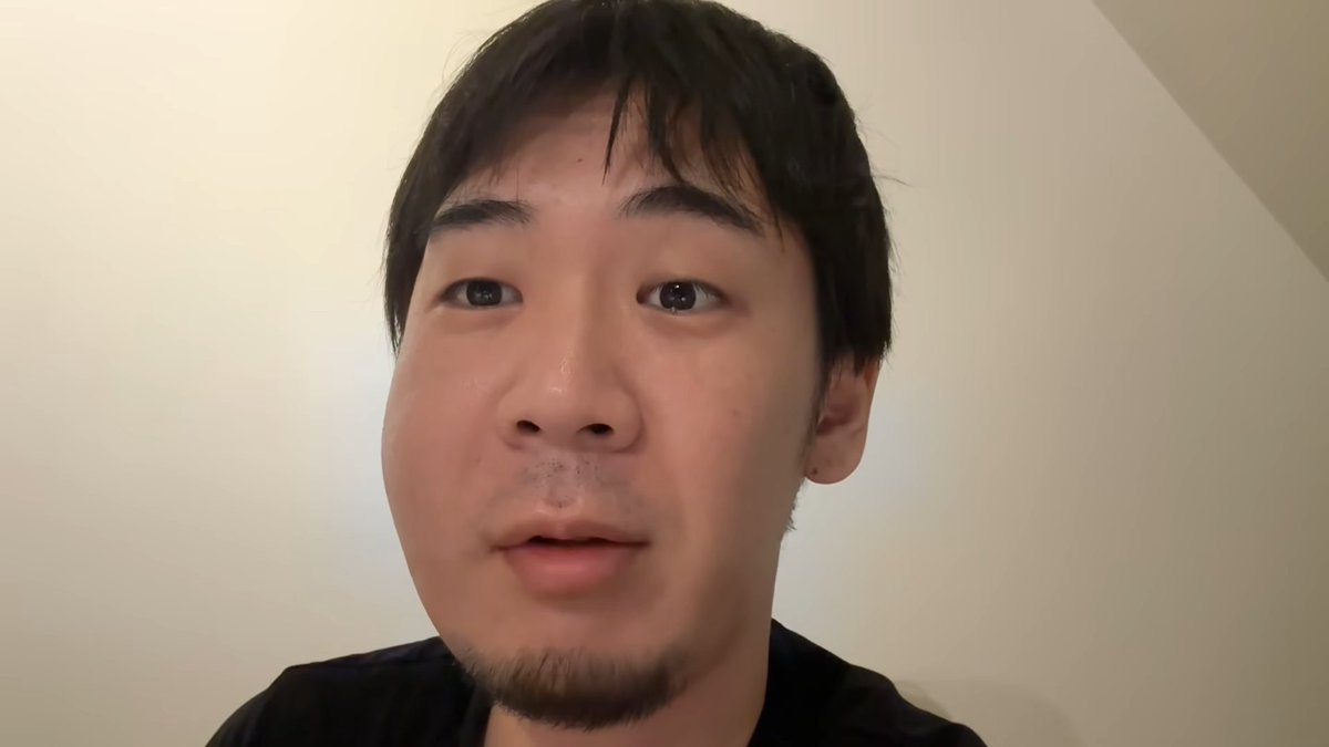 ytranking's tweet photo. 人気YouTuber、抜歯がきっかけで副鼻腔炎に
 「口に膿が落ちてくる」状態で半年を経て手術

▼記事
https://t.co/SbKBm24Tjp

上顎の虫歯を抜いた結果、副鼻腔と繋がってしまい、
水を飲むと鼻に抜けるようになり、食べ物のカスが穴から入り込んで副鼻腔炎に
↓
薬を飲んで痛みに耐えていたものの、口には膿が落ちてくるように
↓
半年を経て手術を決意
↓
術後も高熱と激痛に苦しみ、数日間は地獄だったと振り返る