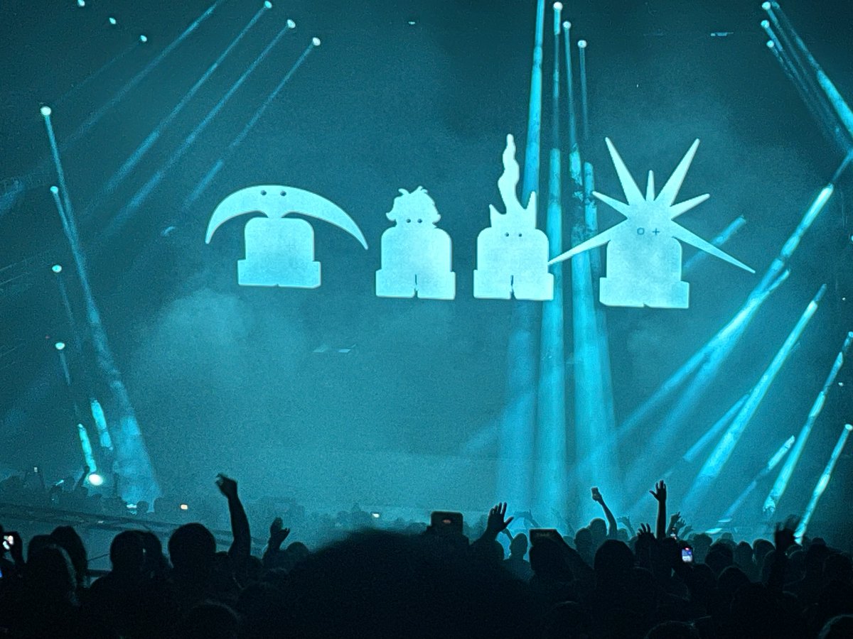jackdotpng's tweet photo. VICTORY HAS TAKEN THE WORLD BY STORM CONGRATULATIONS @madeon https://t.co/RqUJM10qFE