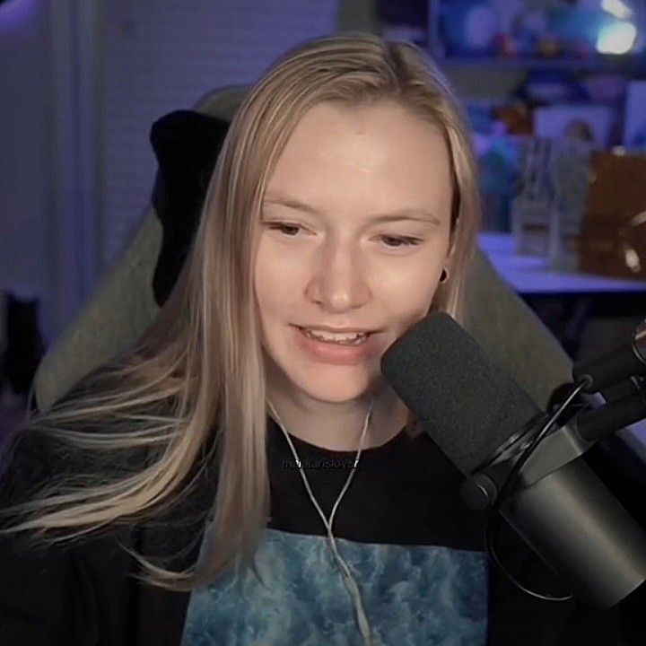 R0L0B3N's tweet photo. i really miss jocelyn mettler's streams 😭 i hope she's doing okay 💔 https://t.co/FWOHiQYYZM