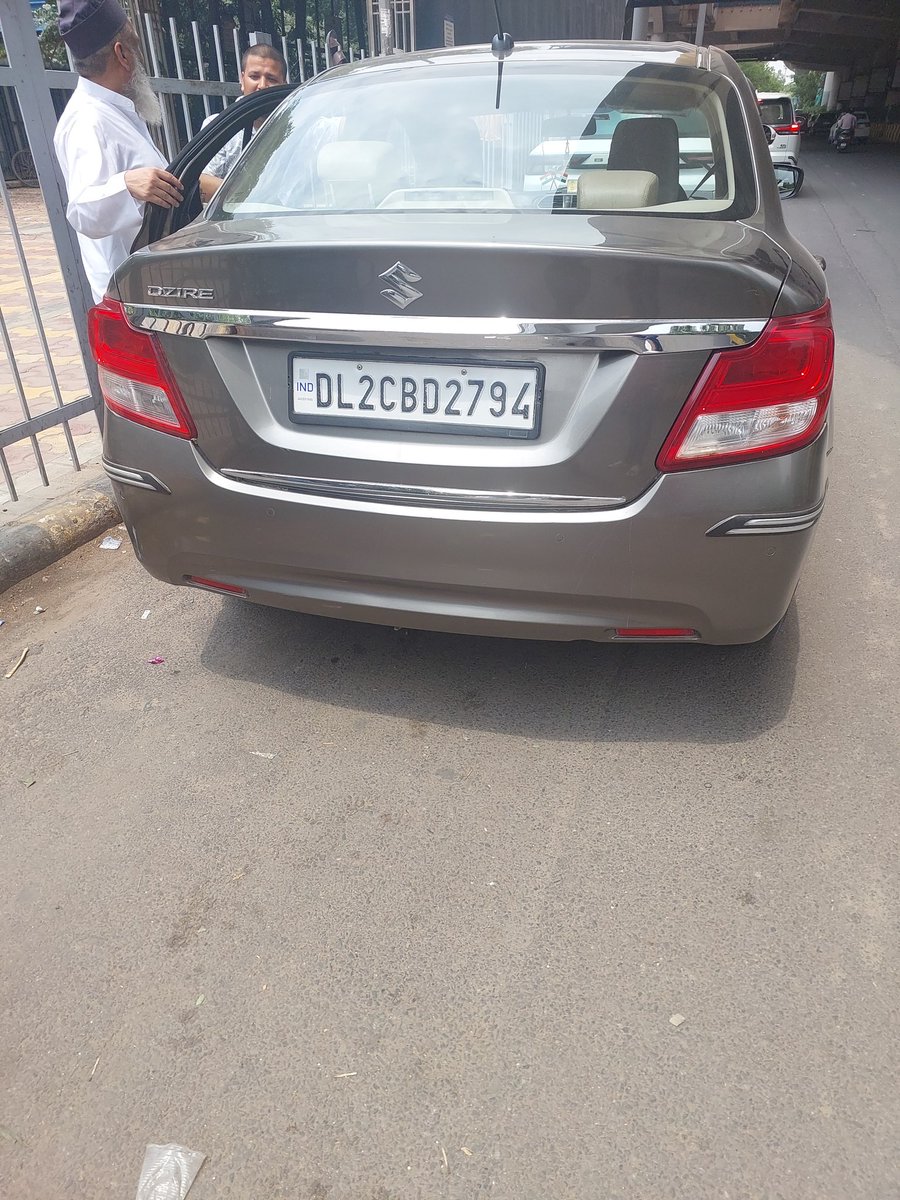 abhigoyal2708's tweet photo. @dtptraffic yday a driver reversing car at fortis escorts okhla wrong side back. He brushed my car. This was his car. Pcr came i asked them to verify my version by cctv camera right at spot. They said dono party ki gaydi jabt  karenge. Middle class working man backed out as usual https://t.co/6z8zN0ILow