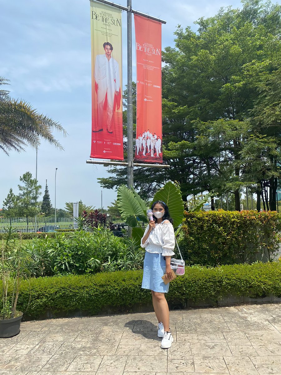 ldkyeom_'s tweet photo. missing my first concert n fangirling era 🥹 https://t.co/9bEA5r6yXL