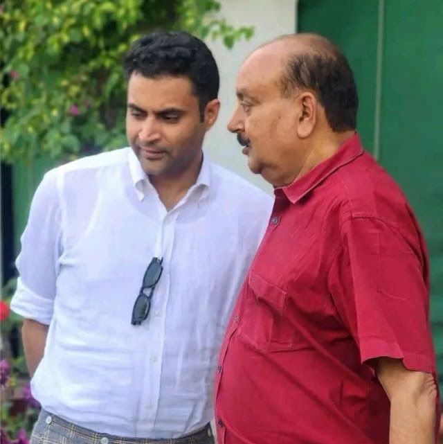 jaydeepbhadauri's tweet photo. भदावर रियासत के राजकुमार, युवाओं के प्रेरणा स्त्रोत 
हम सब की  आन, वान व शान परम आदरणीय डॉ. @tripurdaman सिंह भदावर जी को जन्मदिन की बहुत बहुत बधाई एवं हार्दिक शुभकामनायें 🌹बटेश्वर महादेव की कृपा से आप नित नई ऊँचाई छुएँ ऐसी मनोकामना 🙏🌹
#happybirthday_Hukum🎂🎉 https://t.co/fPvPYpMkbf