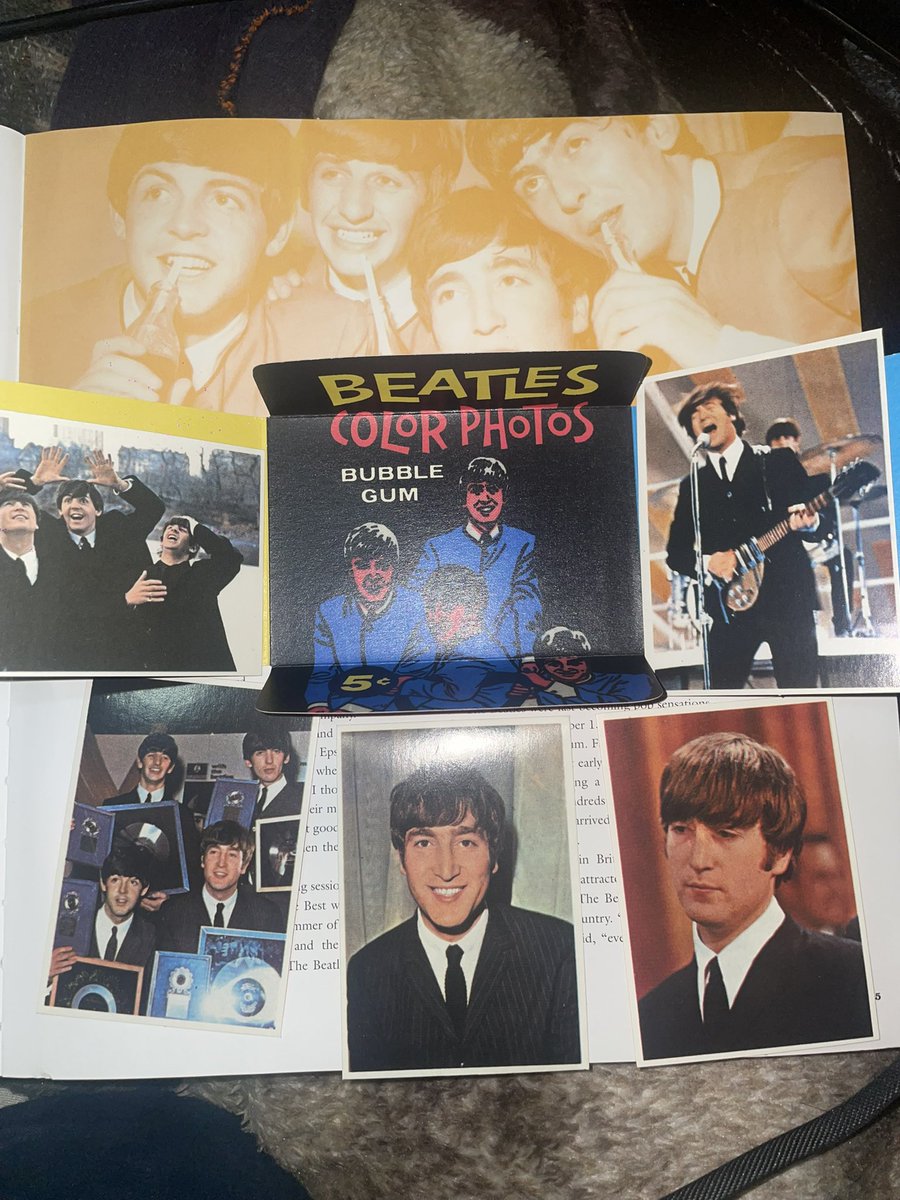 Rafa_SebRC's tweet photo. Algo de las reproducciones que trae el libro Lennon Legend de James Henke 

#ElOráculoBeatle 

@ivannieblas https://t.co/KyJmwlvxCN
