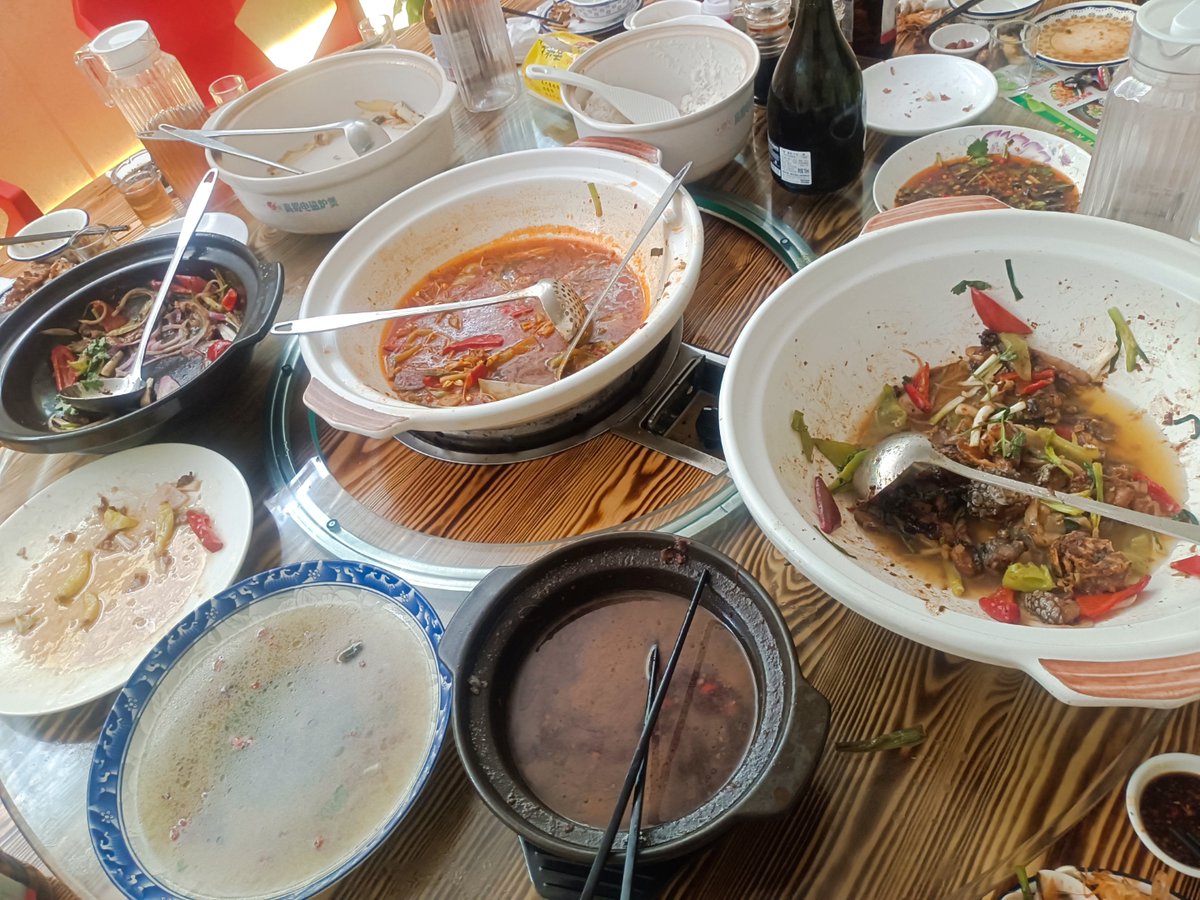 Ali57140935's tweet photo. Just ordered our usual midnight instant noodles + watched our favorite old rom-coms—small stuff with you feels like the best adventure ever. https://t.co/RCIfce918K