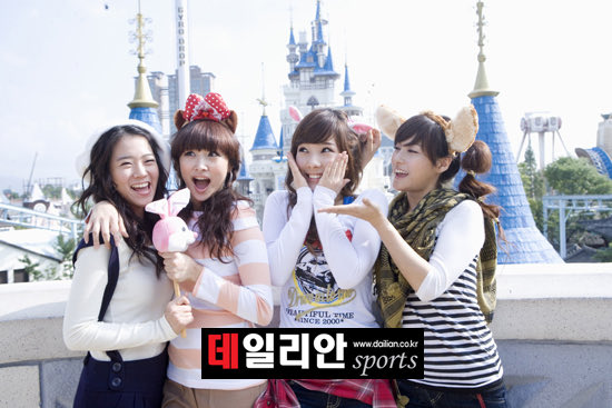 KARA2007KAMILIA's tweet photo. @fateflysy24 And for the Complete KARA OT7 "Animal Crossing" package

#KARA #Gyuri #Seungyeon #Sunghee #HARA #NicoleJung #Jiyoung #Youngji https://t.co/syVk9J2tZ0