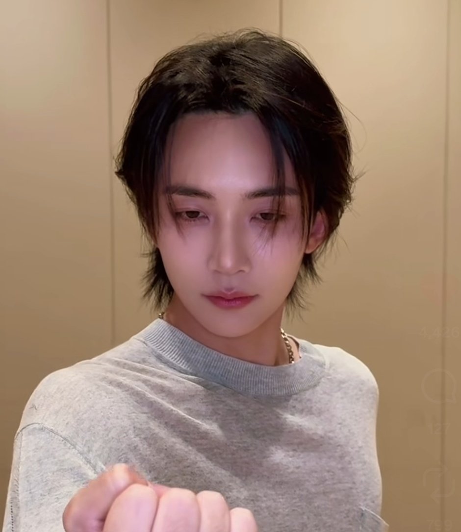 bling1004H's tweet photo. #윤정한얼굴 
애들아 이게 세븐틴 첫 군필자 얼굴이야ㅋㅋ 그냥느껴 https://t.co/p33pup2U22