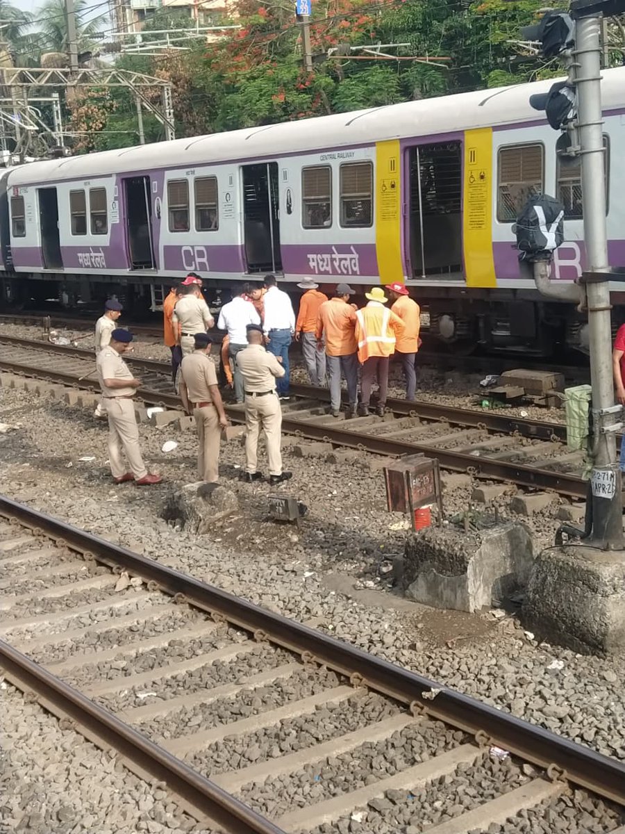 rajtoday's tweet photo. Mumbai commuters had a rough Friday morning.

🔴 Western Railway: An overhead equipment (OHE) failure between Dadar–Churchgate (6:00 am–7:22 am), followed by a point failure at Churchgate around 8:00 am, disrupted peak-hour suburban services.

🔵 Central Railway: A rail fracture near Kalyan detected at 8:00 am led to immediate speed restrictions (10 kmph, later eased to 30 kmph), affecting train movement.

Both incidents impacted morning suburban operations, with many commuters reporting delays and seeking better real-time communication and announcements from the railways. #Mumbai #MumbaiLocal #WesternRailway #CentralRailway